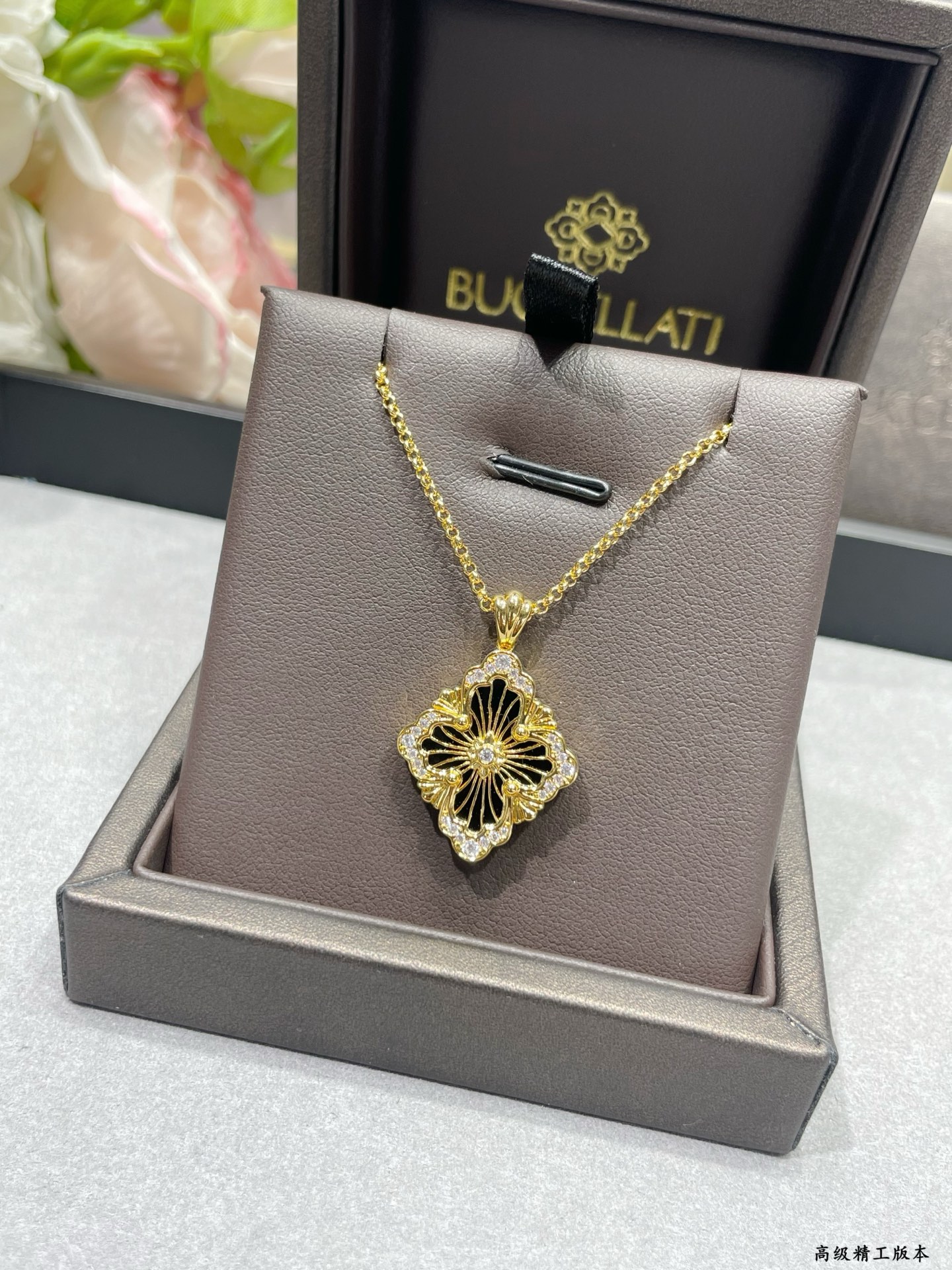 V金材质 布契拉提大号歌剧院系列黑玛瑙项链，复古宫廷风四叶草，四瓣花贝壳双面项链，太有意式风情了，整件作