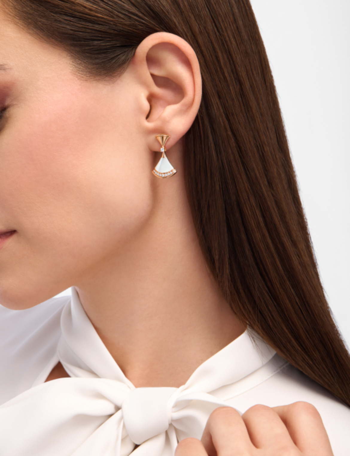 V金材质 宝格丽光面➕贝母下摆钻扇形耳钉，Divas’Dream系列七夕限定！市面唯一与专柜底部钻位大小