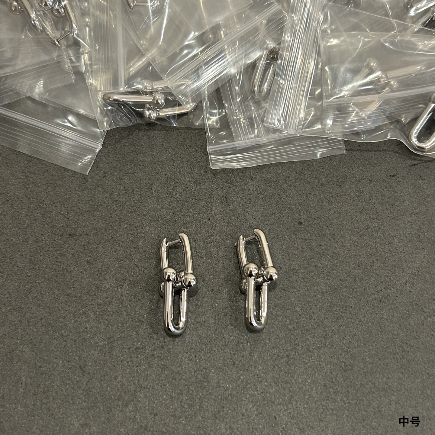 蒂芙尼中号u形无钻耳环到货了