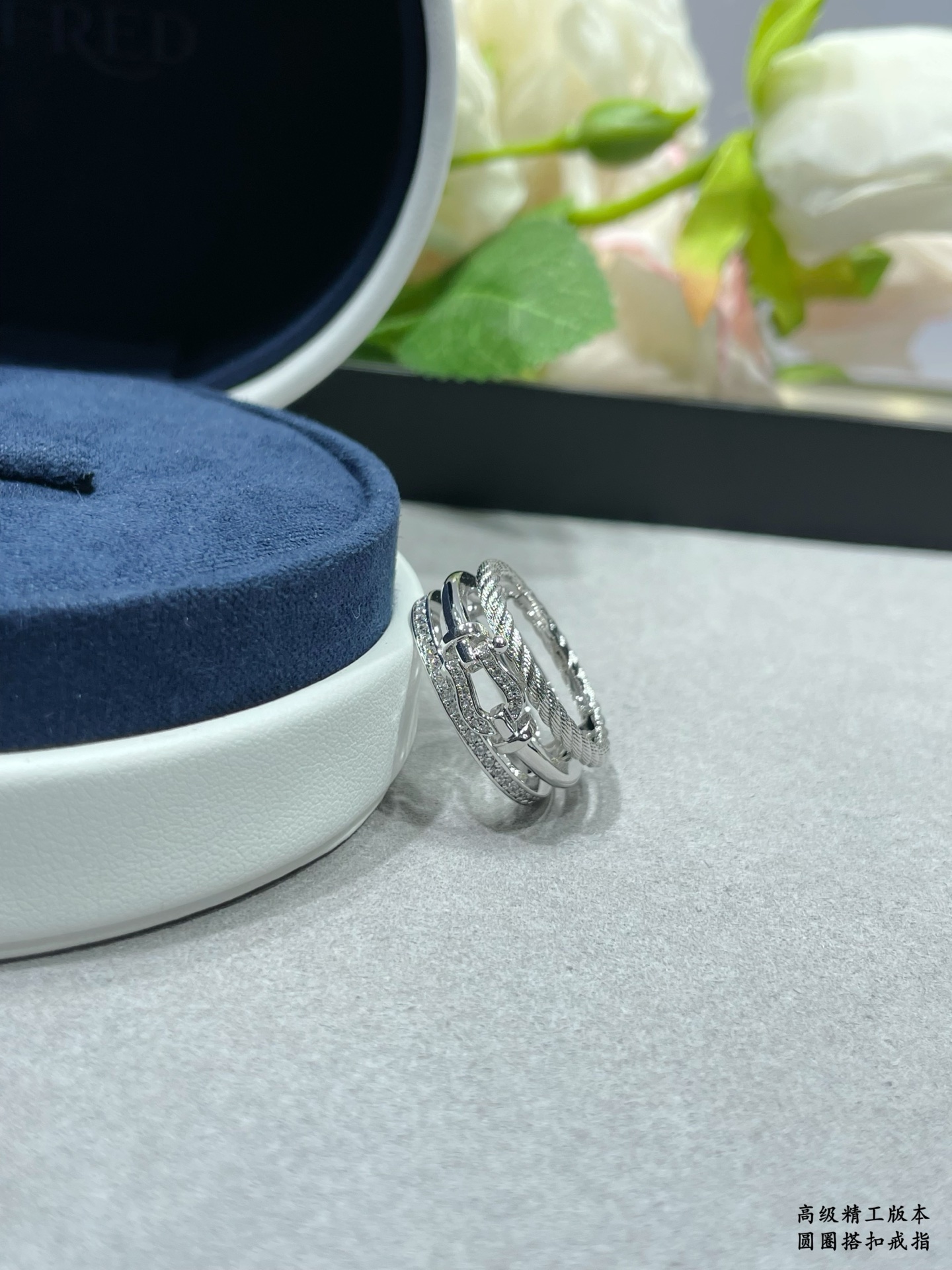 v金材质 批155💥💥❤️火爆🎉 费雷德圆圈搭扣中间钻戒指 码数：678。👉🏻大牌 时尚 精致💠FORCE 系列戒指⭐️高端定制～精工微镶 马蹄扣头 💍 网红达人 时尚一族必备单品 白金 玫瑰金 