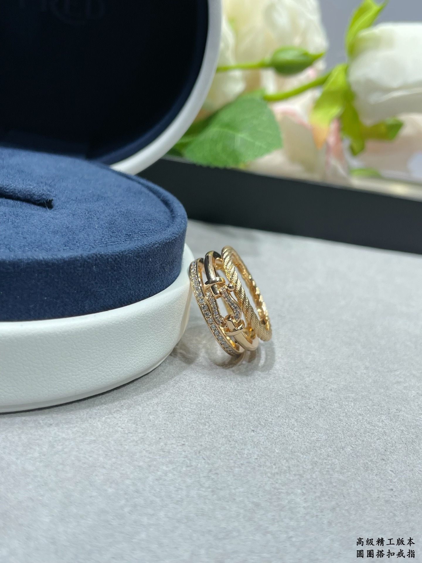 v金材质 批155💥💥❤️火爆🎉 费雷德圆圈搭扣中间钻戒指 码数：678。👉🏻大牌 时尚 精致💠FORCE 系列戒指⭐️高端定制～精工微镶 马蹄扣头 💍 网红达人 时尚一族必备单品 白金 玫瑰金 