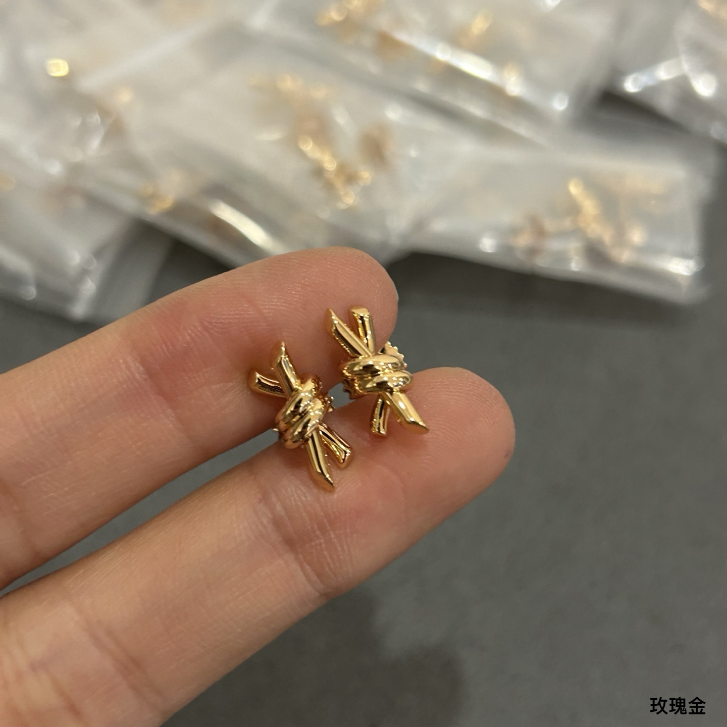 蒂芙尼迷你绳结光金耳钉到货了