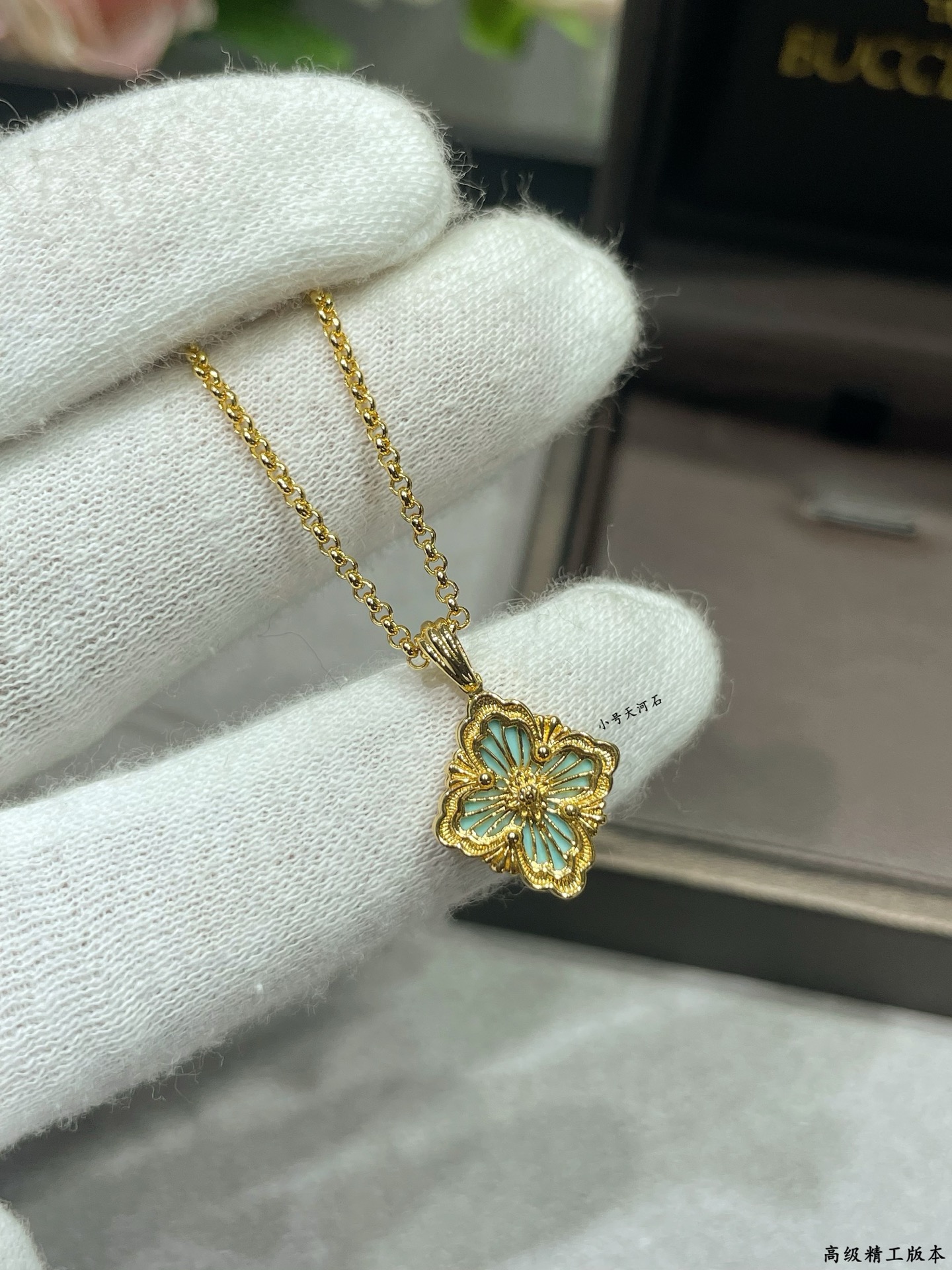 V金材质 布契拉提小号歌剧院系列天河石项链，复古宫廷风四叶草，四瓣花贝壳双面项链，太有意式风情了，整件作