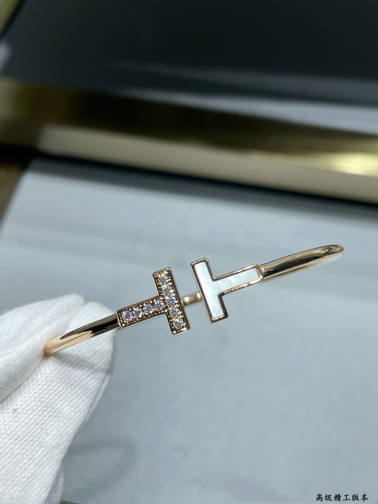 V金材质 官网开版 CNC对版，细节更完美🌹蒂芙尼CNC双T手镶钻高级贝母手镯，最高版本。T Squar