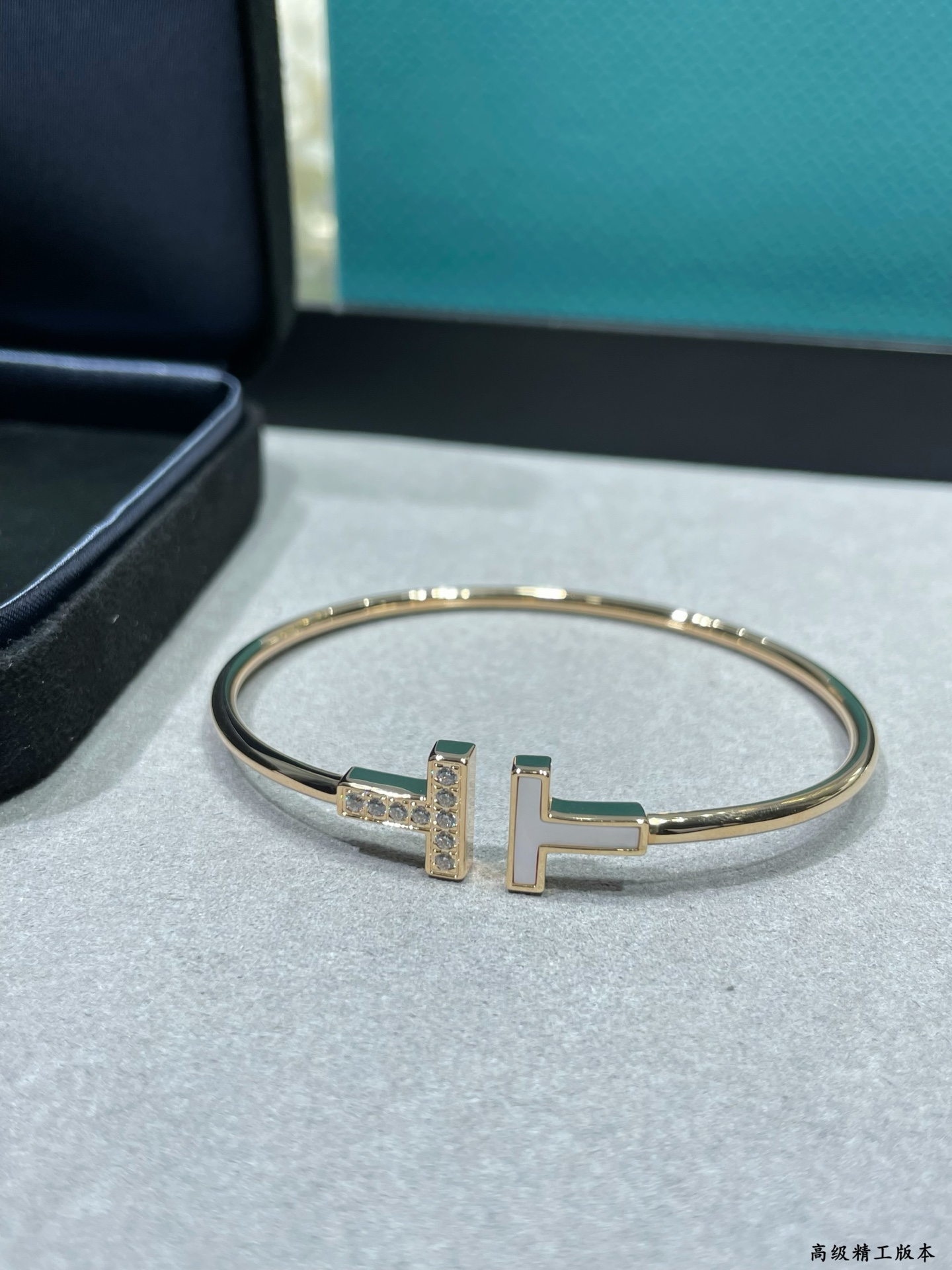 V金材质 官网开版 CNC对版，细节更完美🌹蒂芙尼CNC双T手镶钻高级贝母手镯，最高版本。T Squar