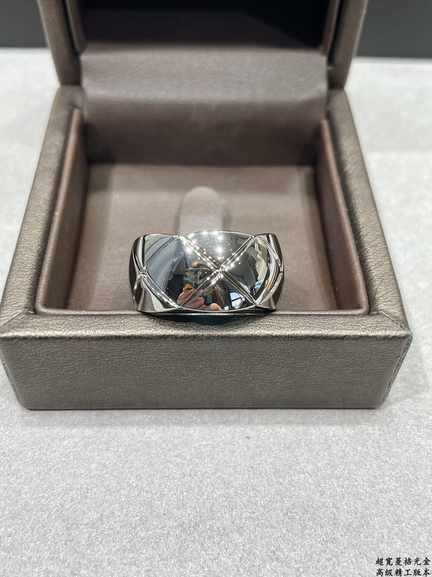 V金材质 香奈儿超宽菱格光金戒指💍火。码数6789。香奈儿经典菱格戒指💍热销款 闪亮亮的折射出耀眼的火彩