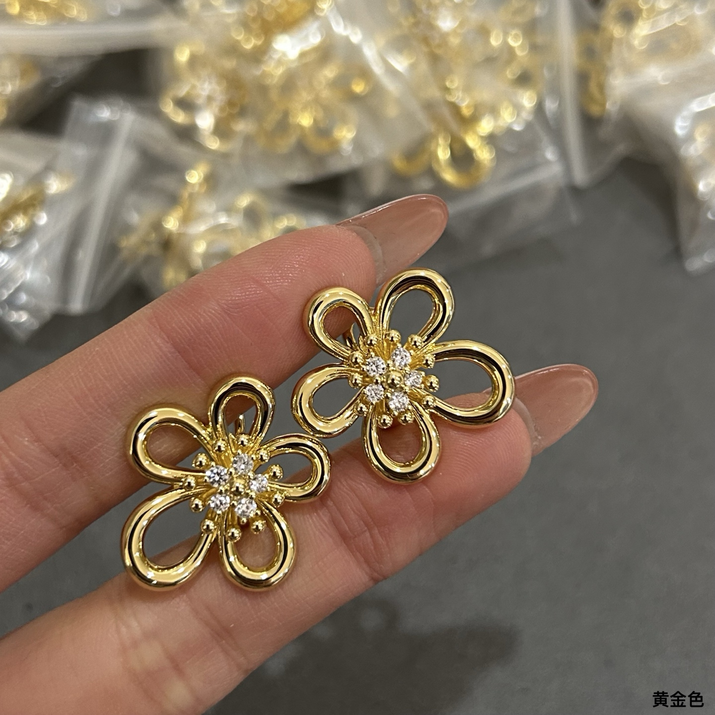 Van Cleef & Arpels Haute Couture Haute Couture Ready-to-Wear Clothing