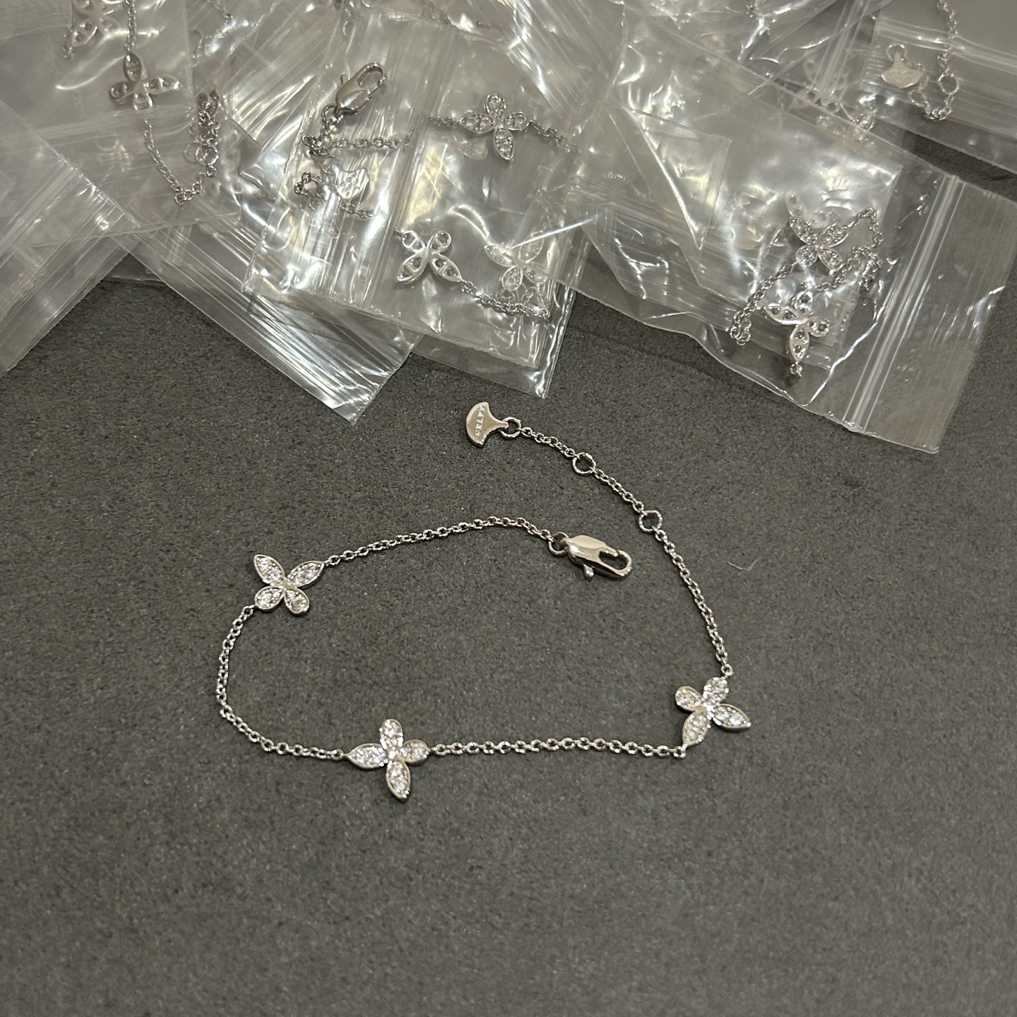 Pulsera Graff de tres mariposas ha llegado, 5140210