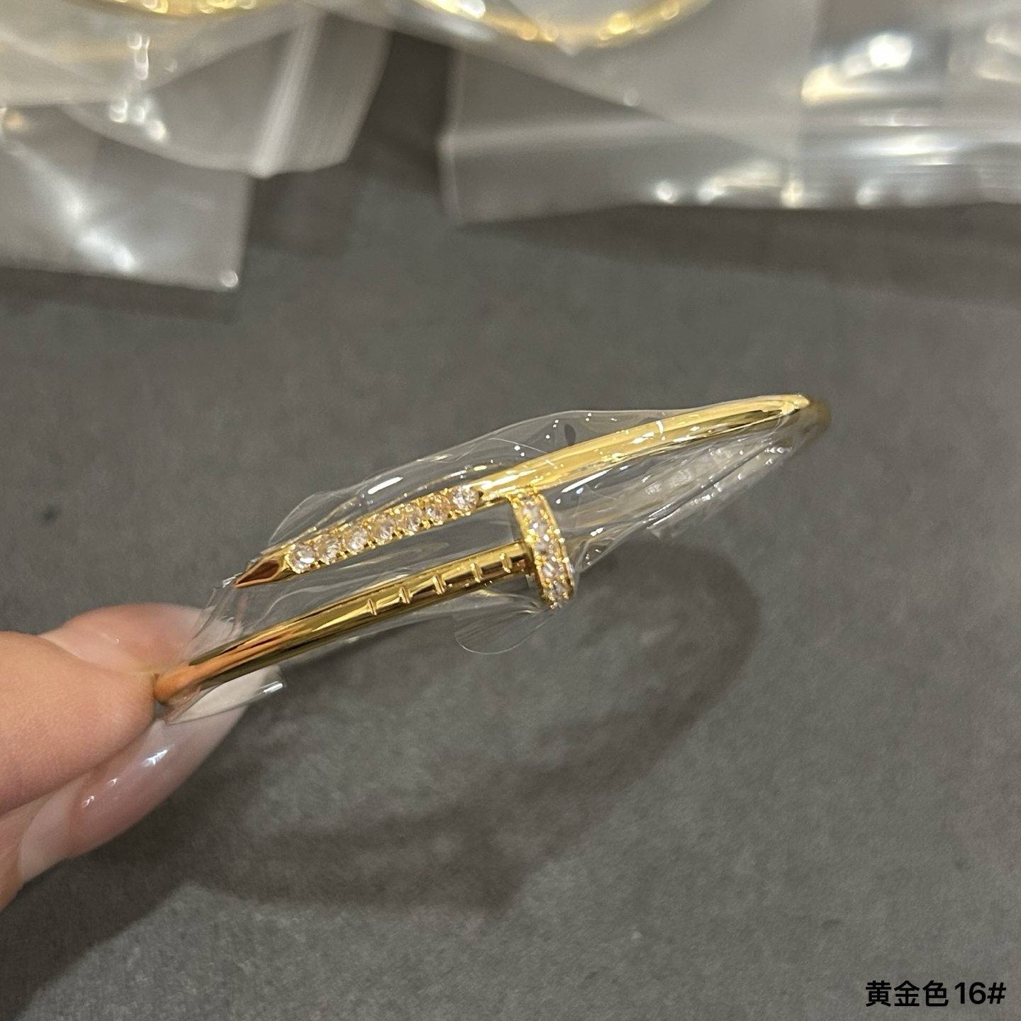 Ha llegado la nueva pulsera de Cartier con clavos finos y siete diamantes, 5140290