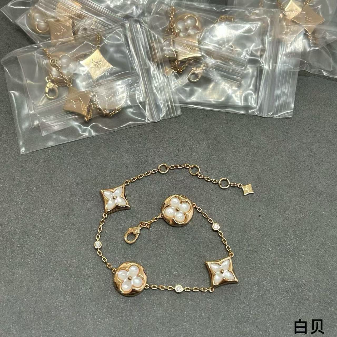 El brazalete LV de cuatro flores ha llegado, 5140390