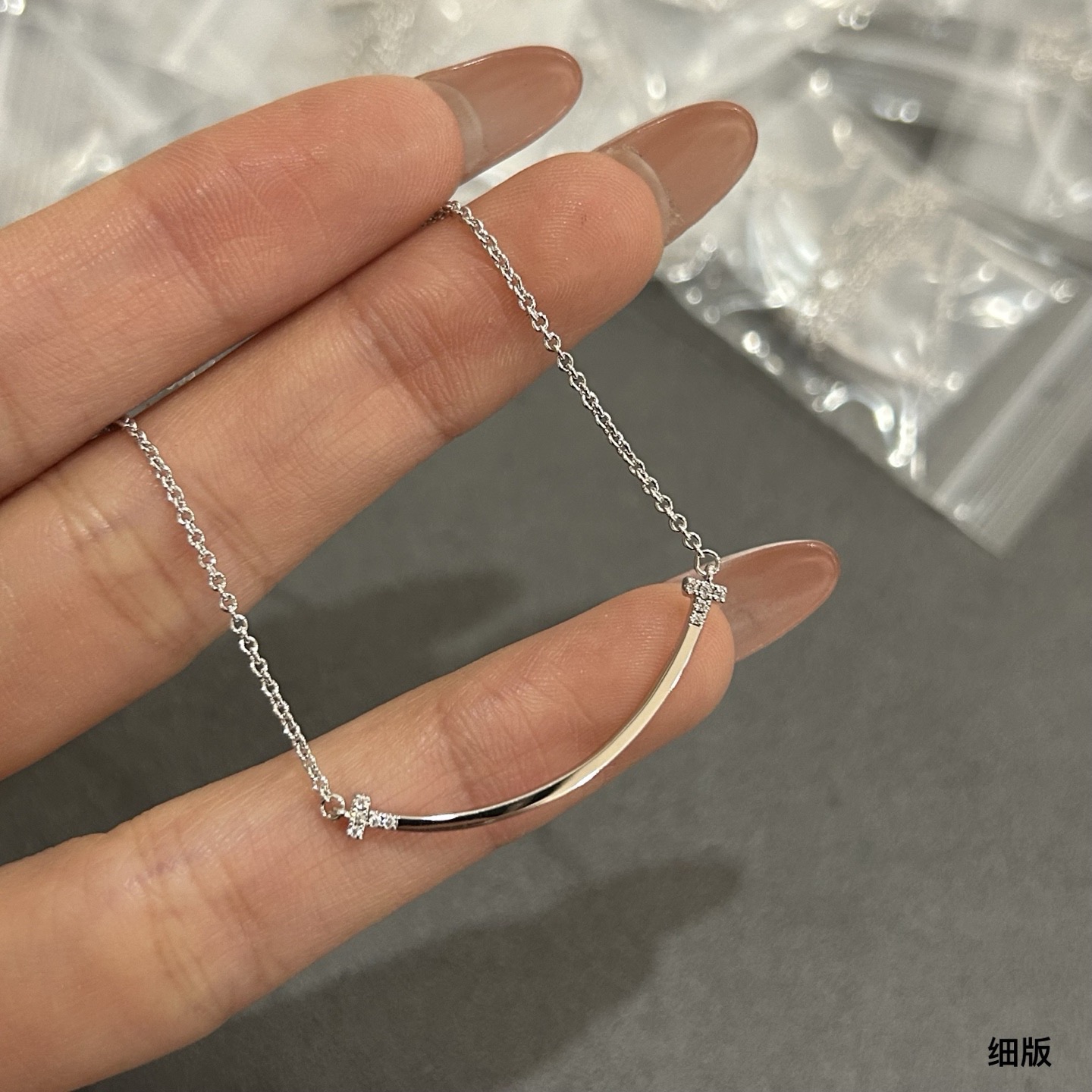 El collar Tiffany sonrisa fino con diamantes en ambos lados ha llegado, 5140190