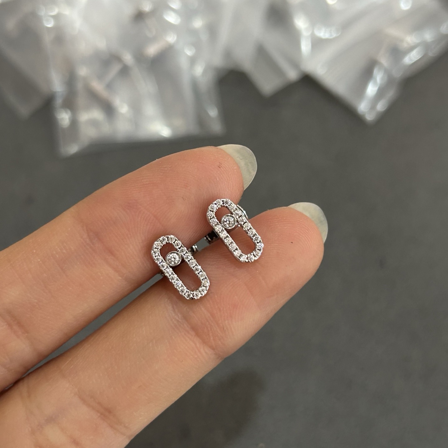Llegaron los pendientes de botón pequeños de Messika, 5140170