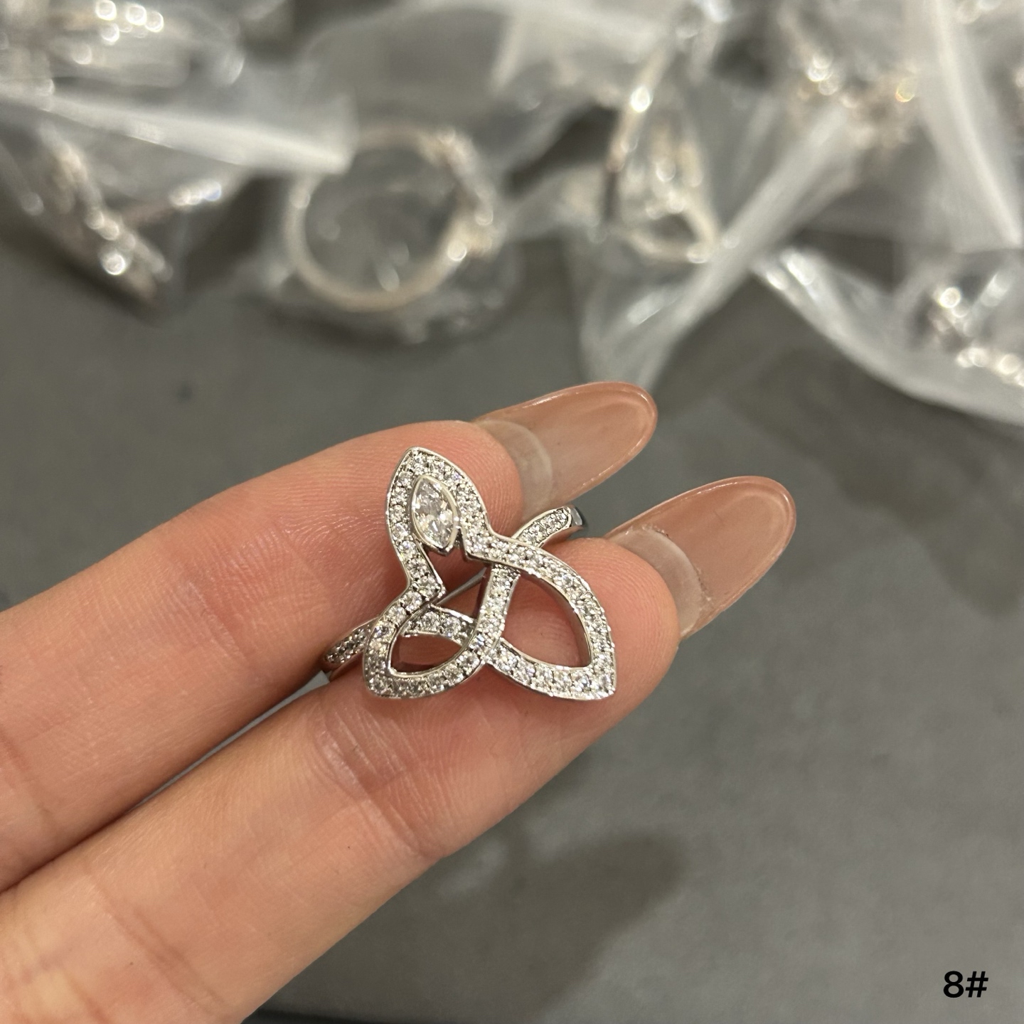 Llegó el anillo lily grande de Harry Winston, 5140240