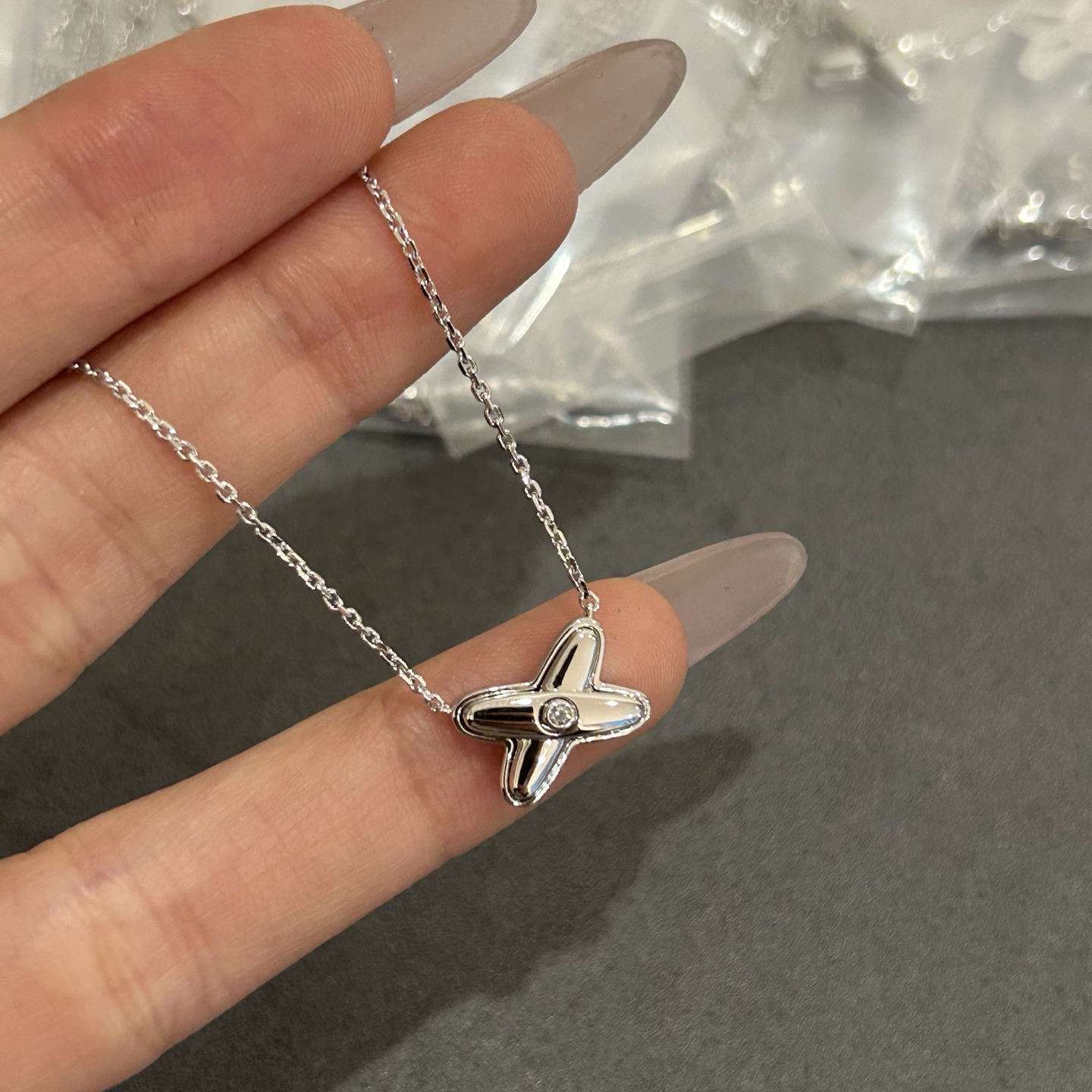 Llegó el collar de diamante único de Shangmei cruzado con luz dorada, 5140220