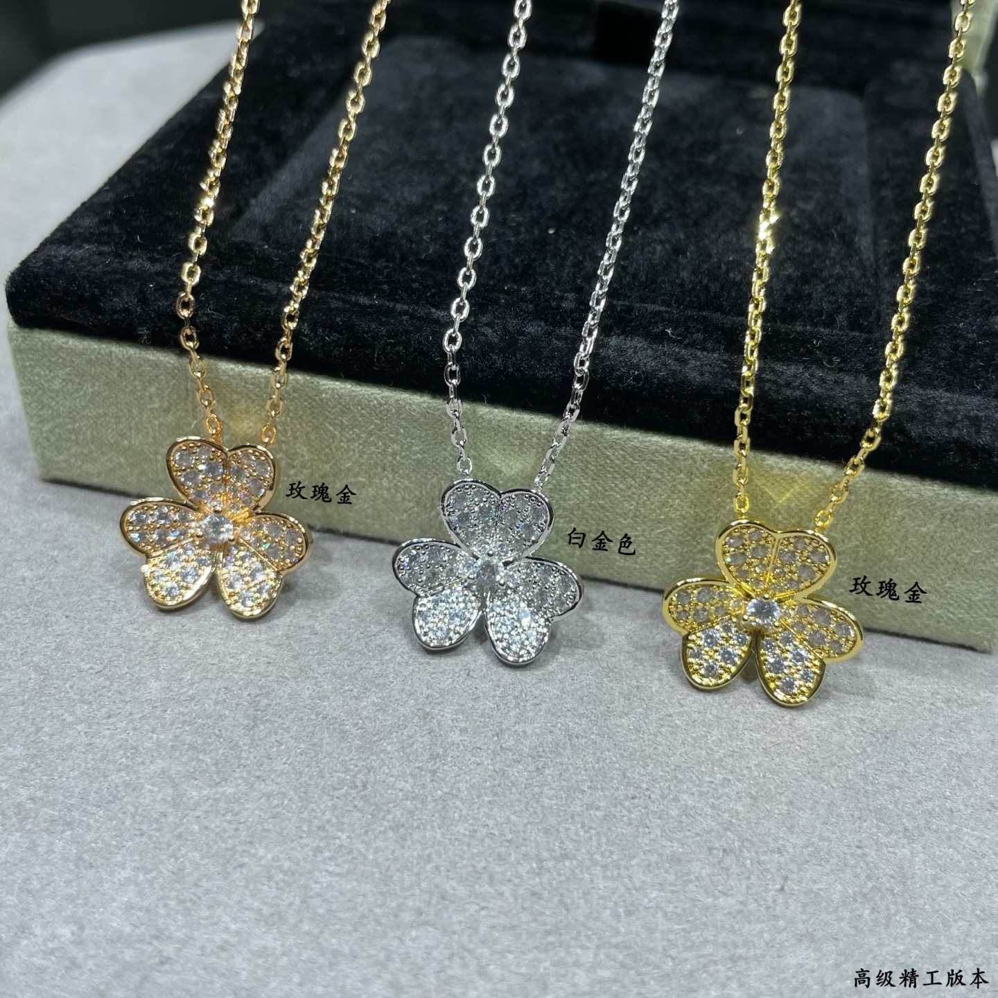 V金材质 😊😊VCA三叶草 项链（CNC扣头）打破四叶草项链的经典🍀满钻款特别惹人爱，衬肤色白嫩，特别百