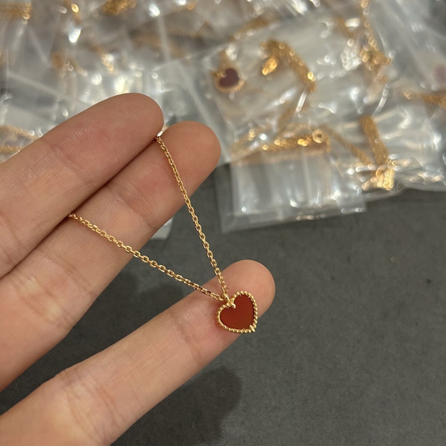 Llegó el collar de corazón de VCA, 5140190