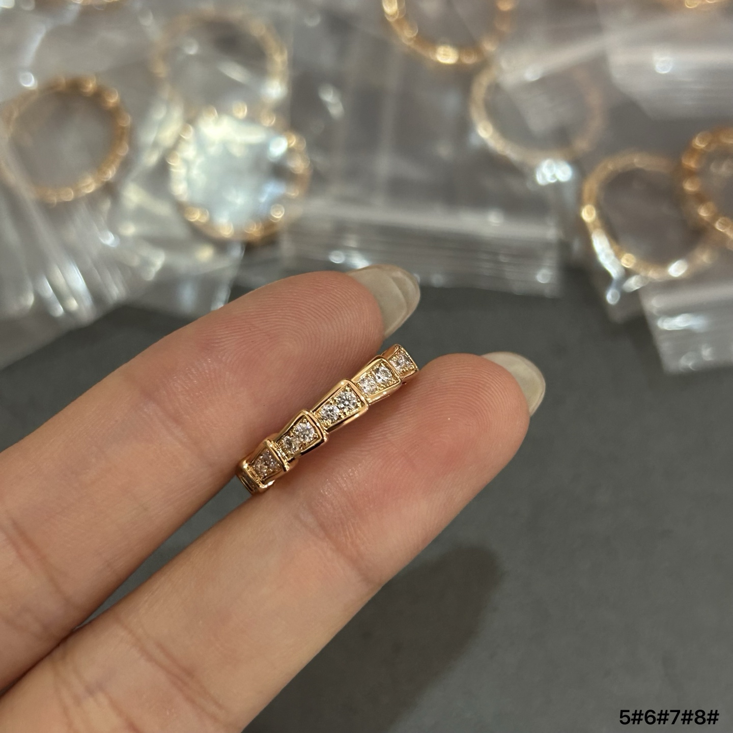 El anillo de serpiente con diamantes de Bvlgari ha llegado, 5140160