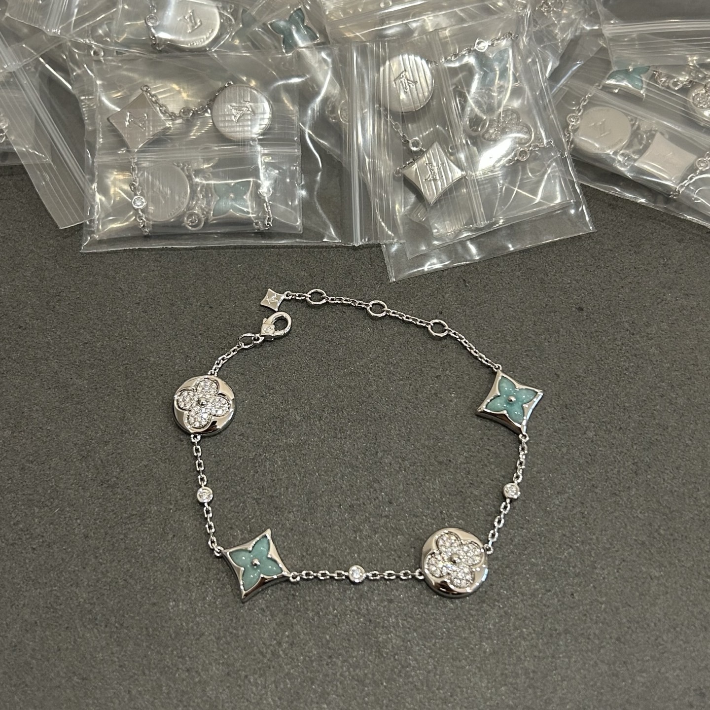 La pulsera de cuatro flores de amazonita de LV ha llegado, 5140390
