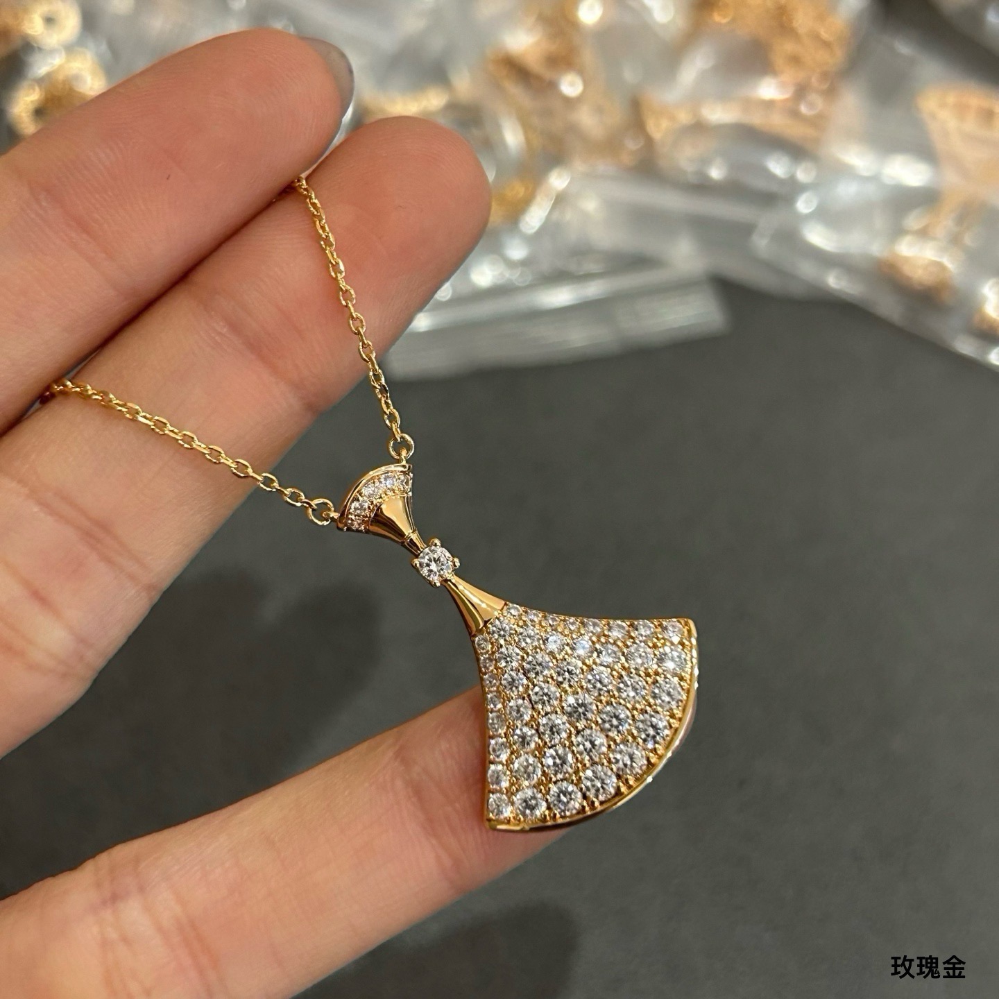 宝格丽大号满钻裙子项链到货了