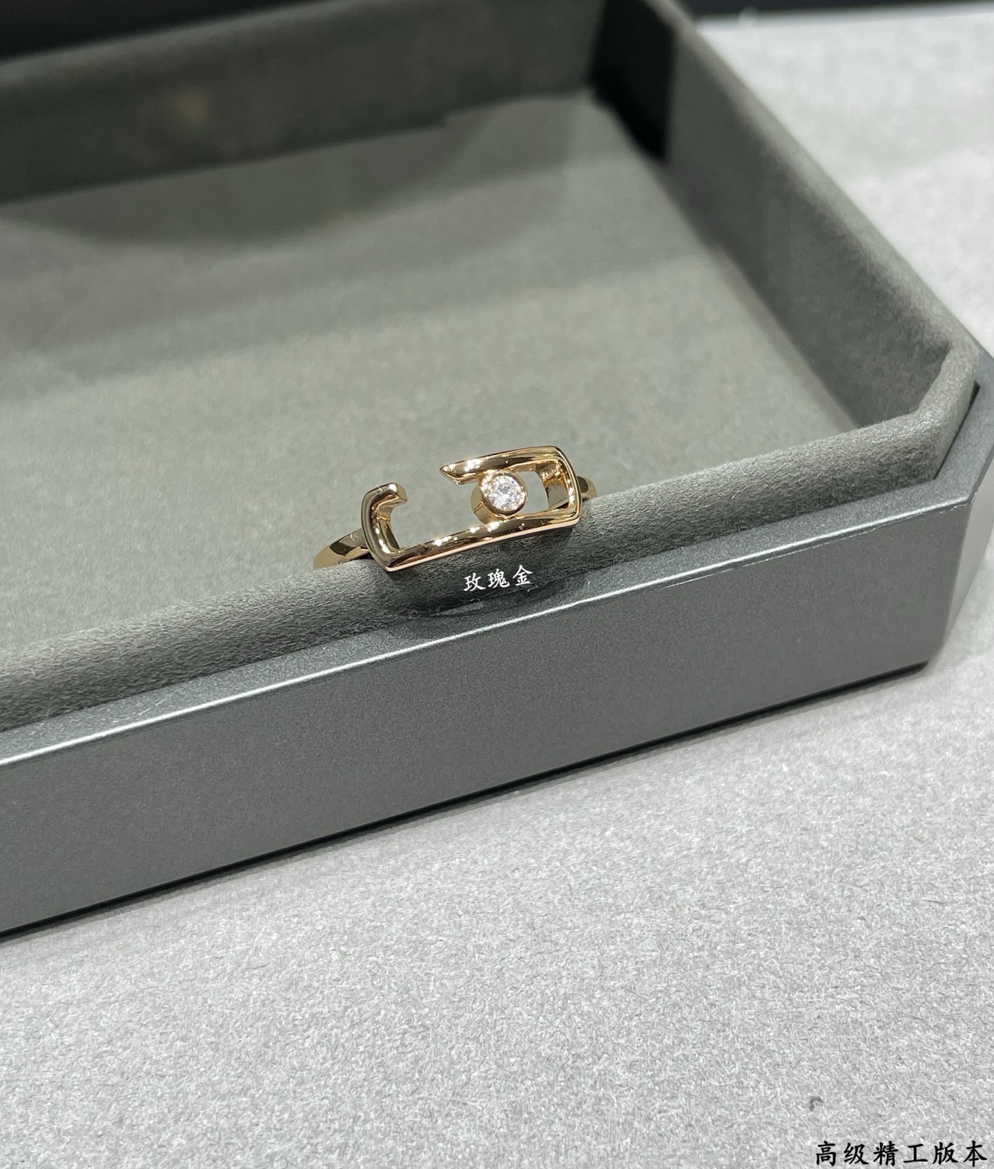 V金材质  梅西卡半圈光面戒指💍码数（678）三色齐全 最经典的move系列，有着很美好的寓意，代表着“