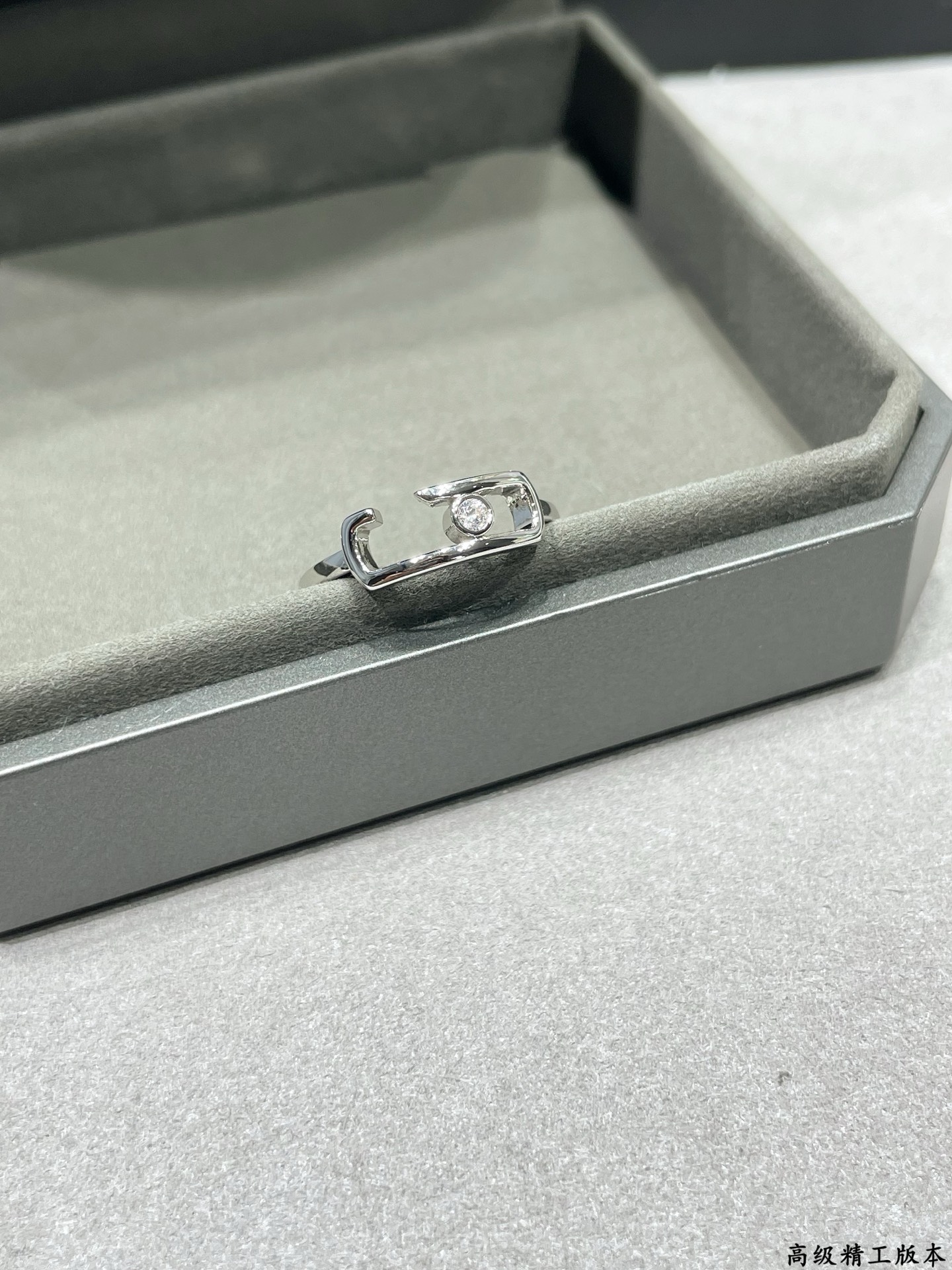 V金材质  梅西卡半圈光面戒指💍码数（678）三色齐全 最经典的move系列，有着很美好的寓意，代表着“