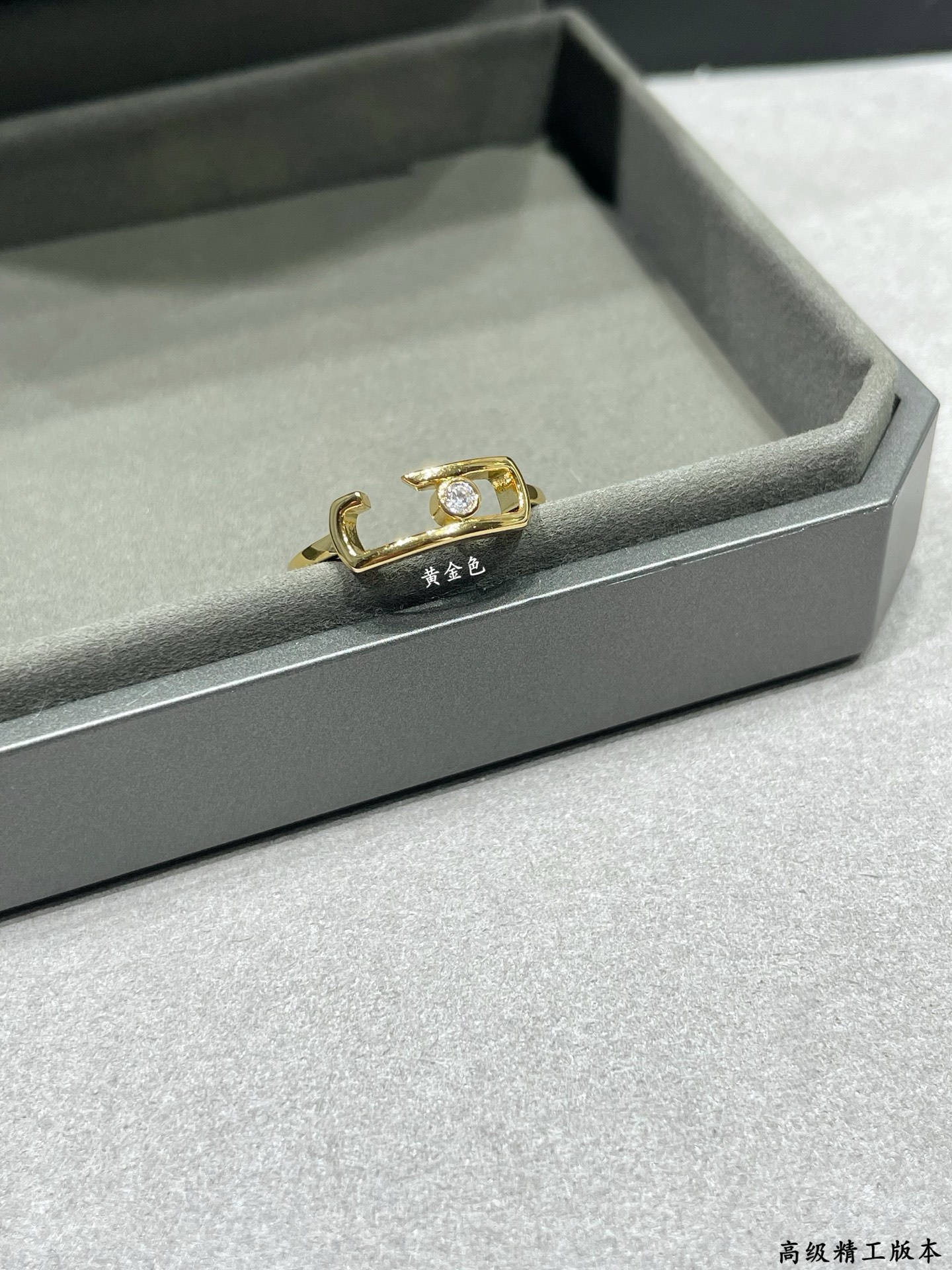 V金材质  梅西卡半圈光面戒指💍码数（678）三色齐全 最经典的move系列，有着很美好的寓意，代表着“