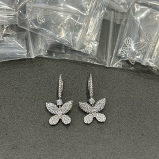 V金 格拉芙满钻蝴蝶耳环到货了 V金 格拉芙满钻蝴蝶耳环到货了