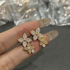 V金 lv二花光➕钻耳钉到货了 V金 lv二花光➕钻耳钉到货了