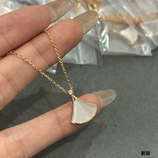 V金 宝格丽新版小裙子项链到货了 V金 宝格丽新版小裙子项链到货了