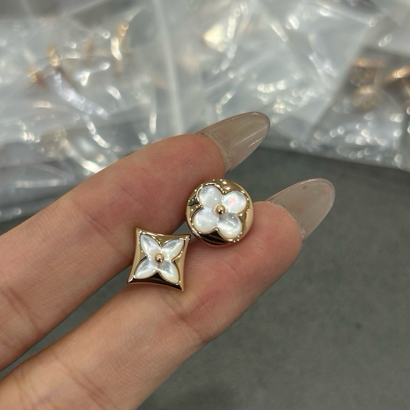V金 lv高级精工版鸳鸯耳钉到货了 V金 lv高级精工版鸳鸯耳钉到货了