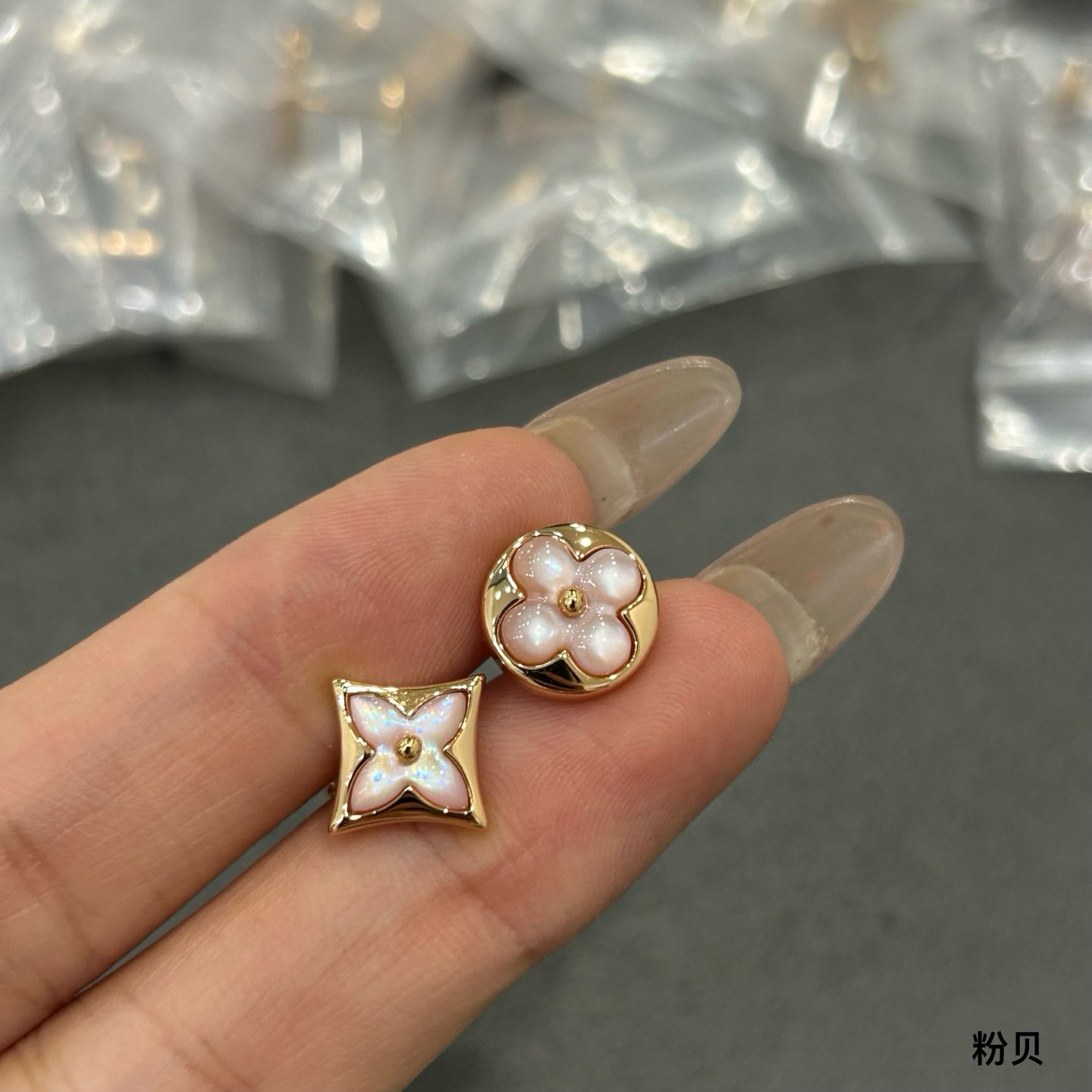 V金 lv高级精工版鸳鸯耳钉到货了 V金 lv高级精工版鸳鸯耳钉到货了