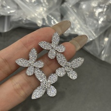 V金 格拉夫双蝴蝶满钻耳钉到货了 V金 格拉夫双蝴蝶满钻耳钉到货了