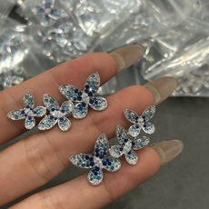 V金 格拉夫三蝴蝶渐变蓝钻耳钉到货了 V金 格拉夫三蝴蝶渐变蓝钻耳钉到货了