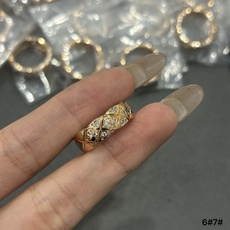 V金 香奈儿宽版菱格带钻戒指到货了 V金 香奈儿宽版菱格带钻戒指到货了