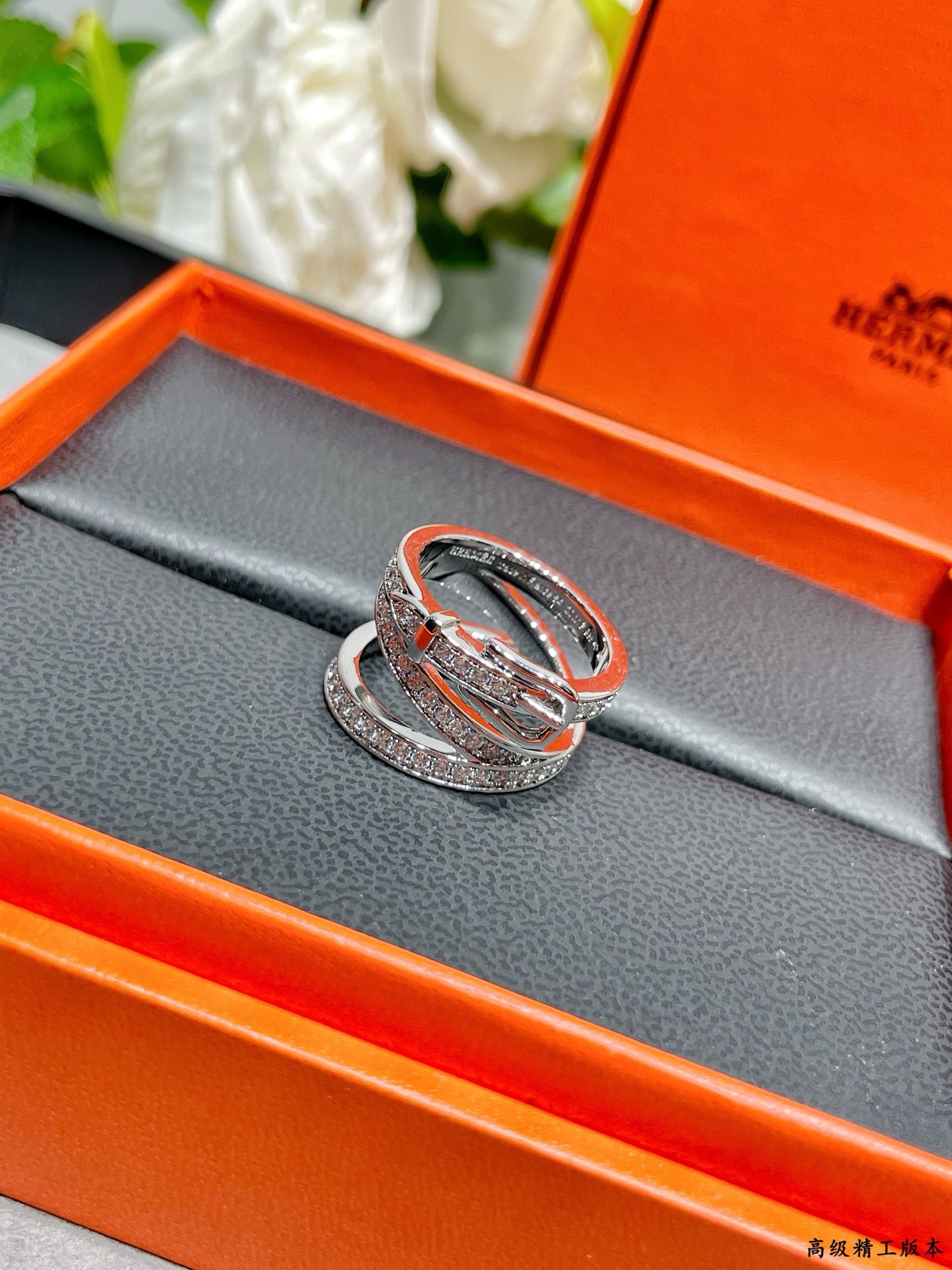 V金材质  码数：678。爱马仕三圈皮带扣满钻戒指💍高端定制 女神都爱🉑️1:1超精赞   各路女神 明星 同款 高端k