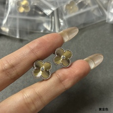 V金 vca圣诞款车花带钻耳拍到货了 V金 vca圣诞款车花带钻耳拍到货了