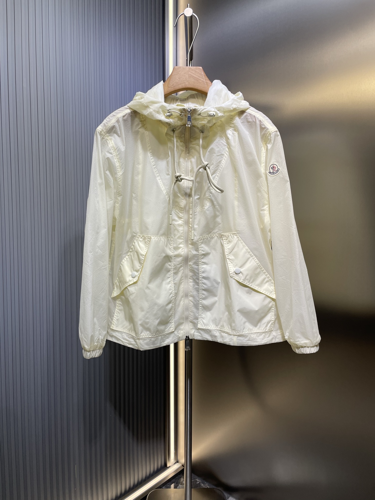 Nueva chaqueta cortavientos con capucha para mujer de Mengkou 🌈🌈 Interior de malla, espalda con ventilación y protect…