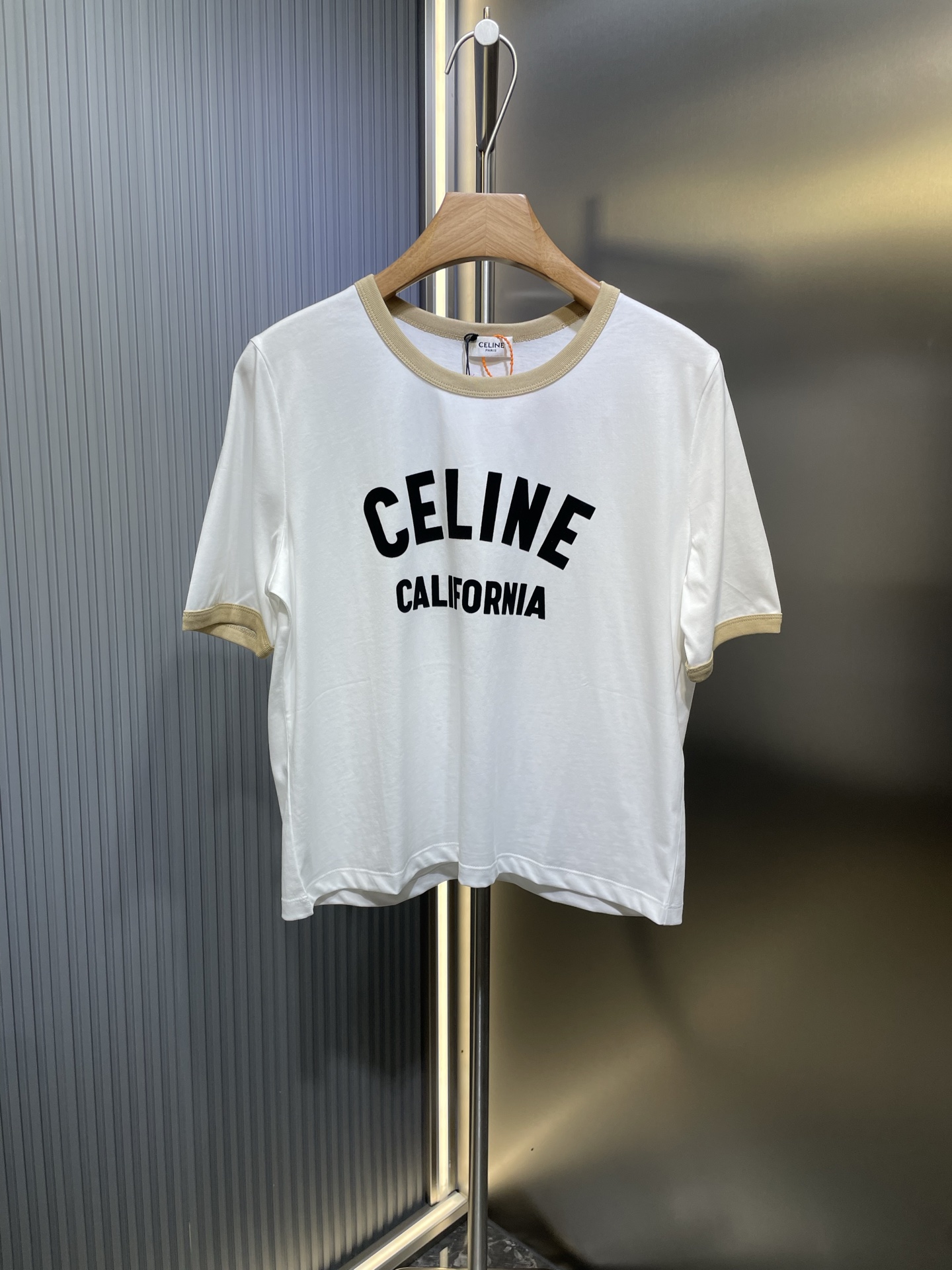 Camiseta de manga corta con estampado y cuello redondo con ribete, nuevo producto de CEL2025 de la temporada de primave…