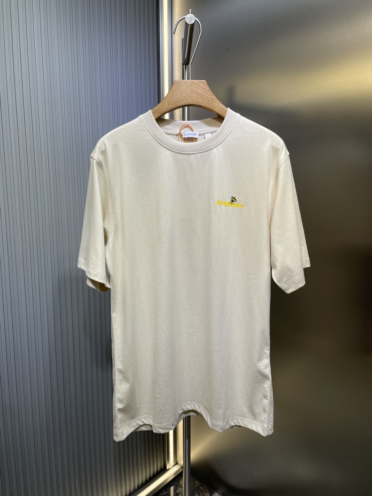 Camiseta de manga corta con estampado BUR de espuma tridimensional. La lechada del patrón puede penetrar en la tela. Ti…