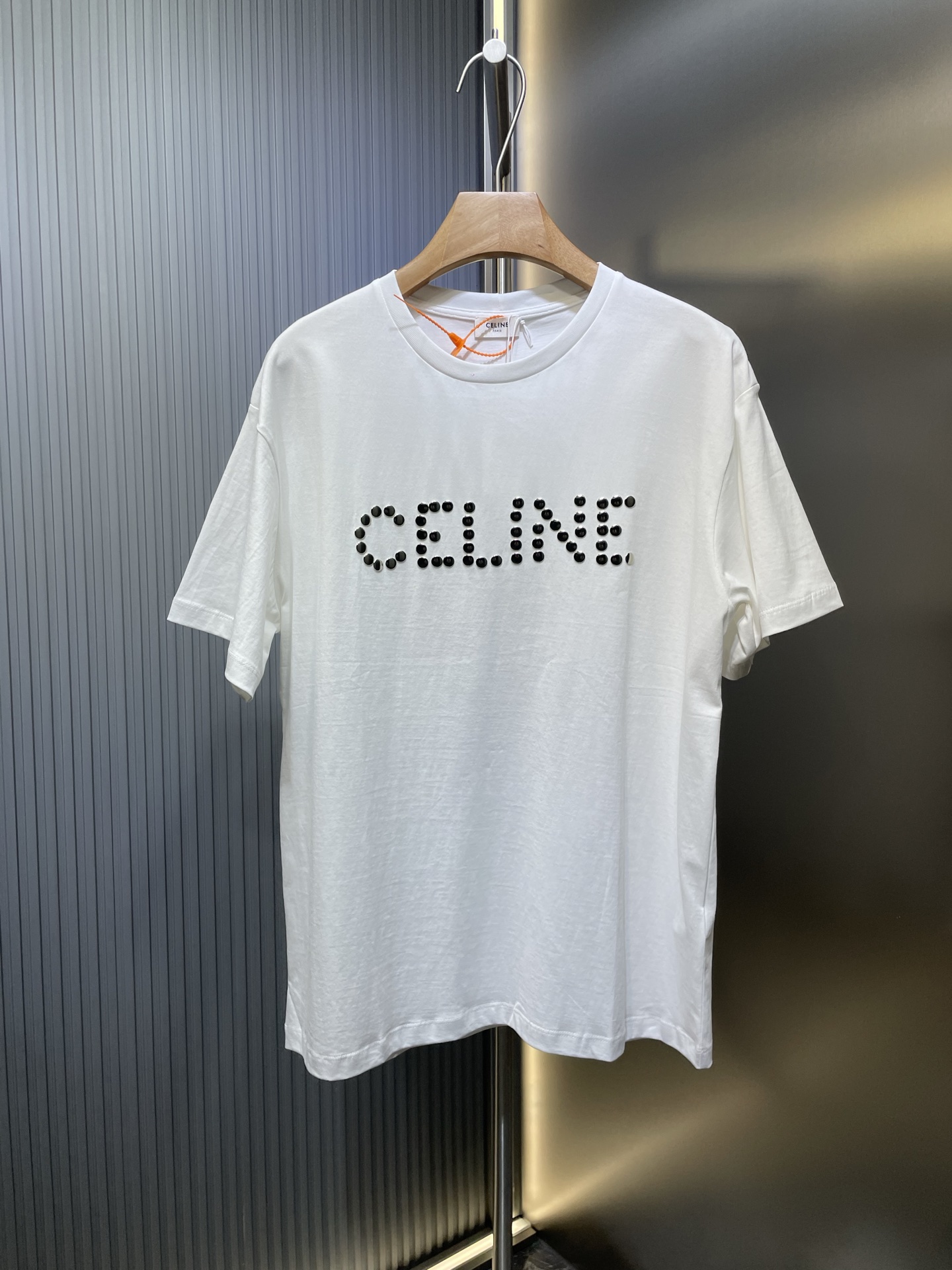 Camiseta de manga corta Celine con tachuelas. Personalizado 1:1, 60 hilos mercerizados dobles en color blanco roto y 1*…