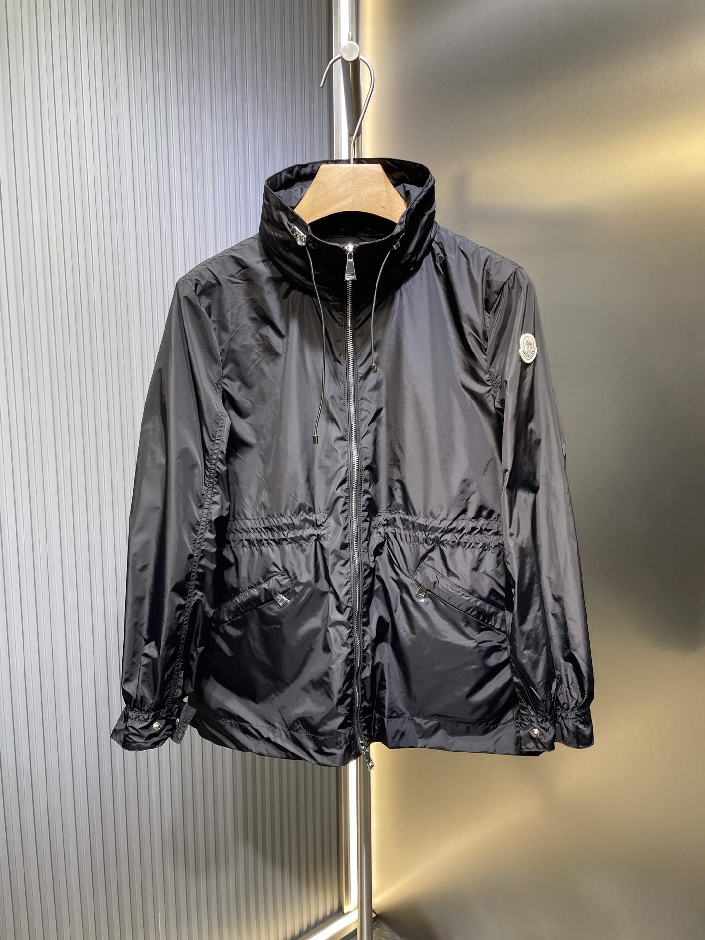 monc Moncler 24SS nuevo producto de primavera/verano, gabardina corta de protección solar ligera, sincronizada con Enet…