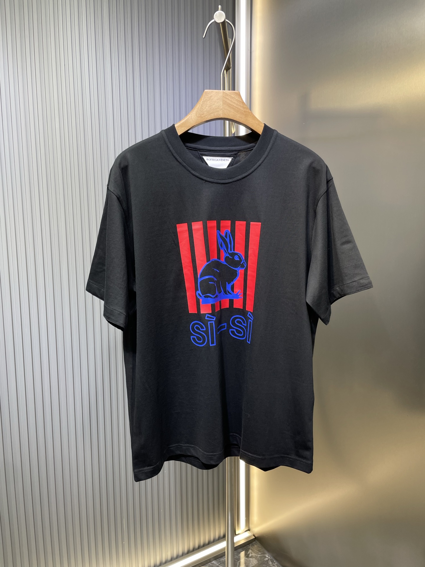 BV Camiseta de manga corta si-si con estampado de conejito blanco. Tejido de algodón puro de textura ligera, utilizando…