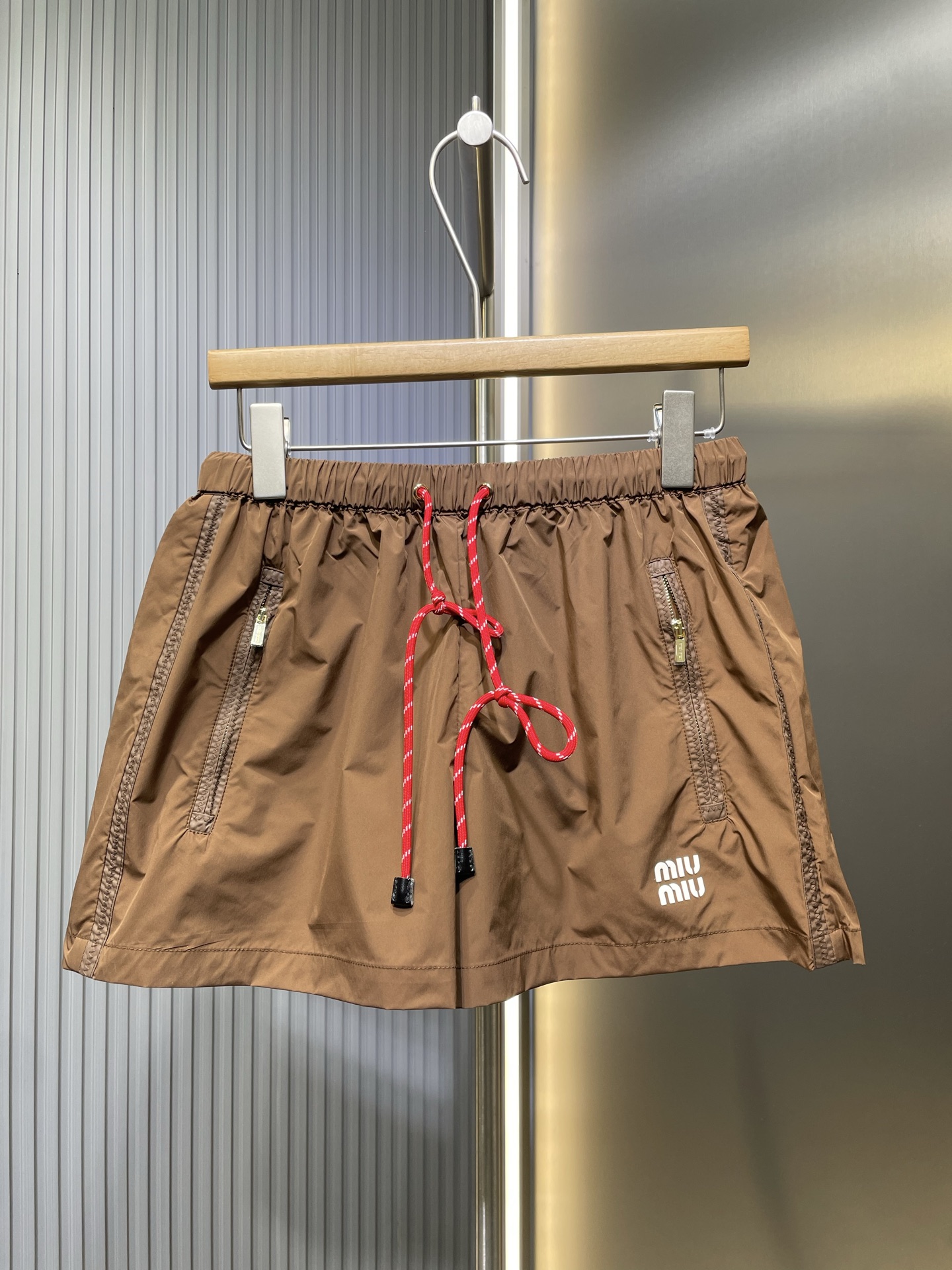 Short Miu fortement recommandé, collection début de printemps 25, short en nylon à taille élastique Miu* nouv…