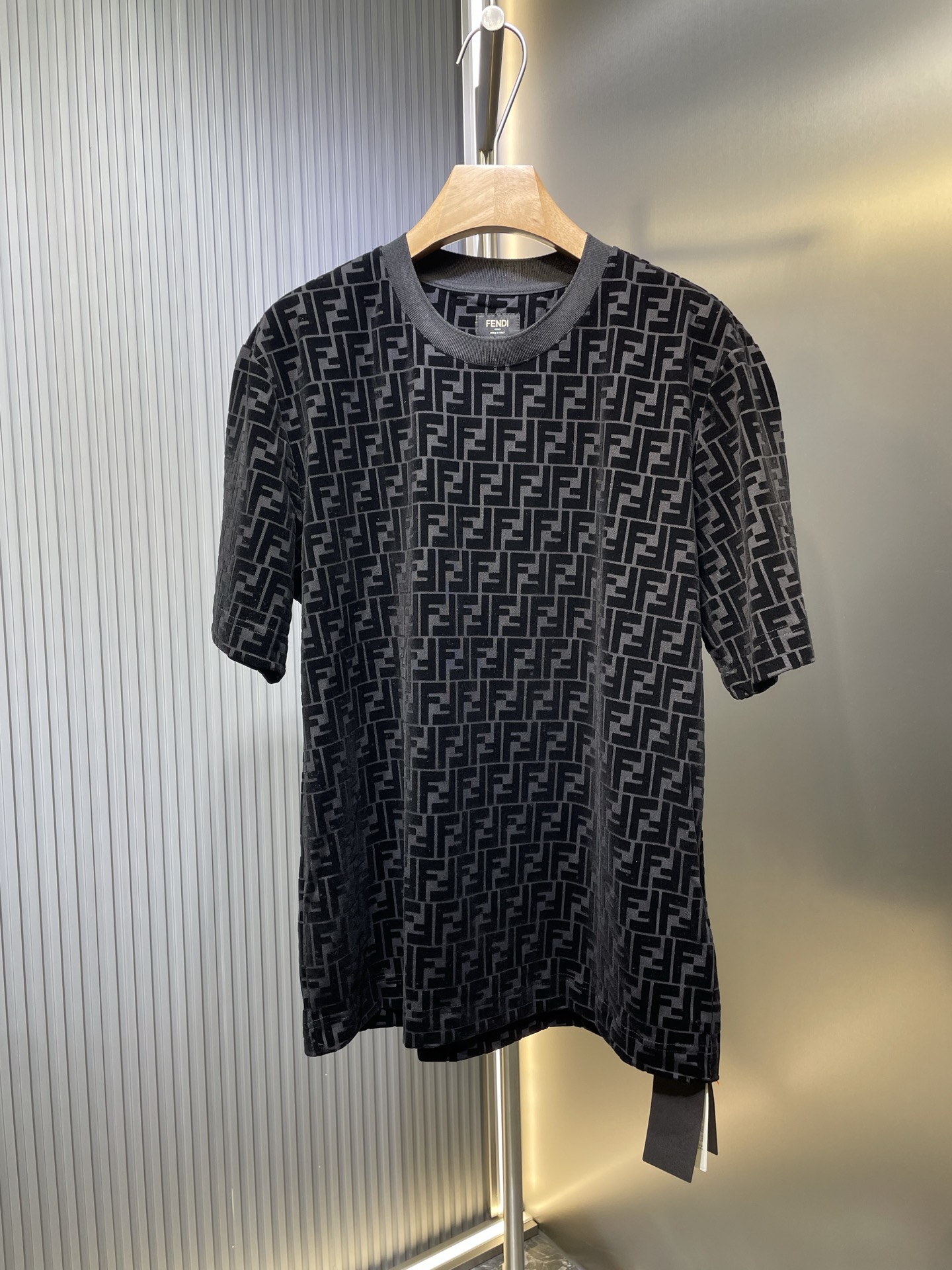 🌟Camiseta negra de Fendi con estampado de felpa, personalizada con doble tejido de algodón peinado de obsidiana, textu…
