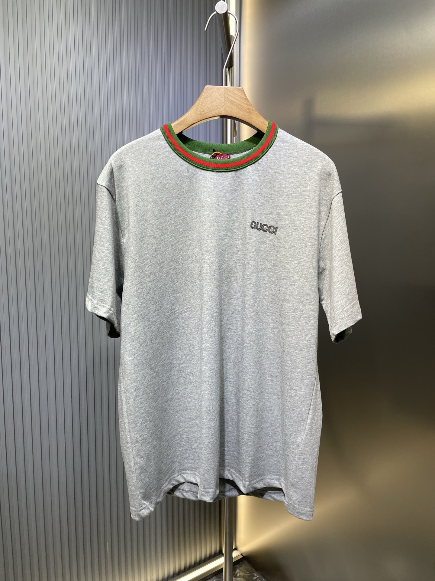 guc🌟【Réplica de primera calidad】 Camiseta de algodón de cuello redondo de la nueva colección de primavera-verano 2025.…