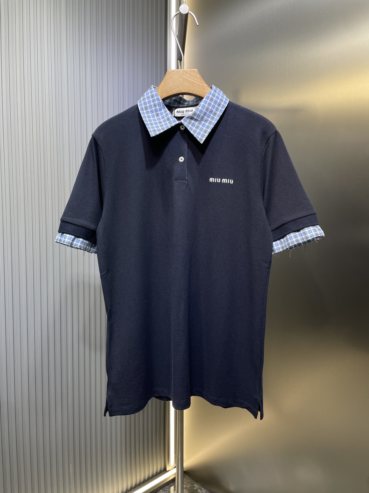 MIU MIU 🌟【Réplique de luxe】Polo à carreaux avec logo 25SS, développé à partir d'un achat authentique de 9050, tissu pi…
