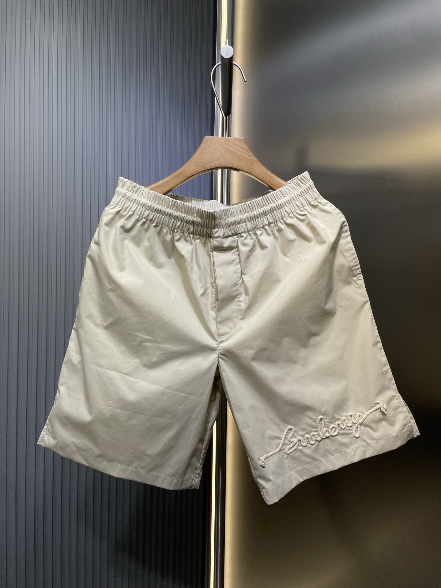 BUR 🌟 【Réplica superior】 2025 primavera y verano nueva banda elástica pantalones cortos sueltos casuales de color sóli…