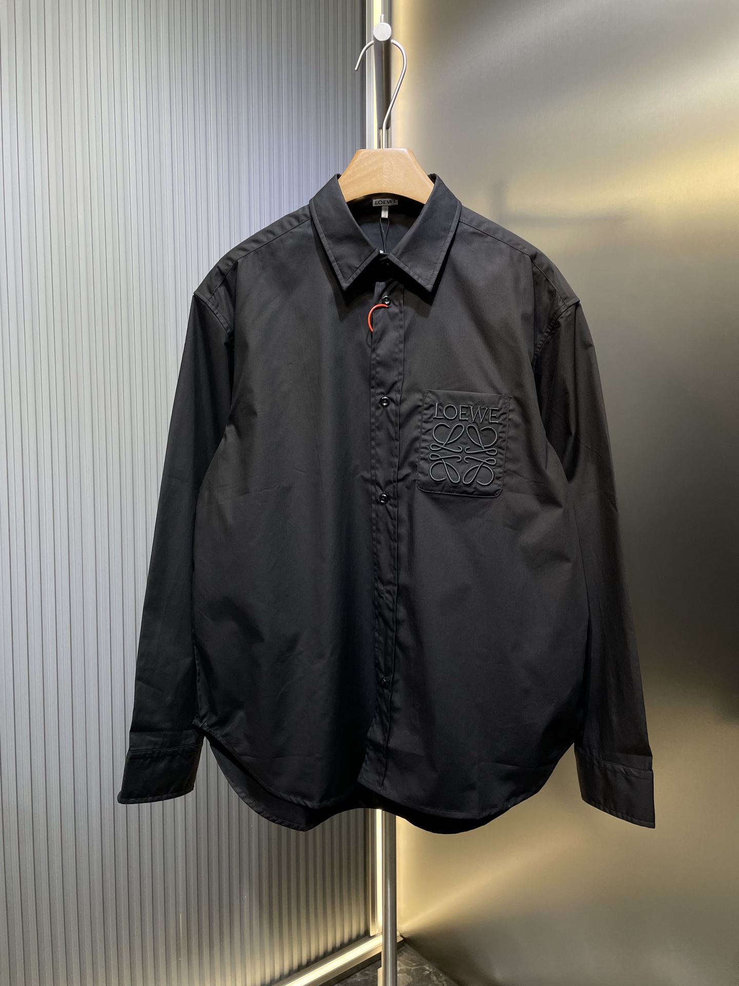 🅿️250 Loewe Anagram 🌟【Réplique de luxe】Chemise à poche, coton P-Soft sur mesure, tissu développé par Cotton Era, 'plu…