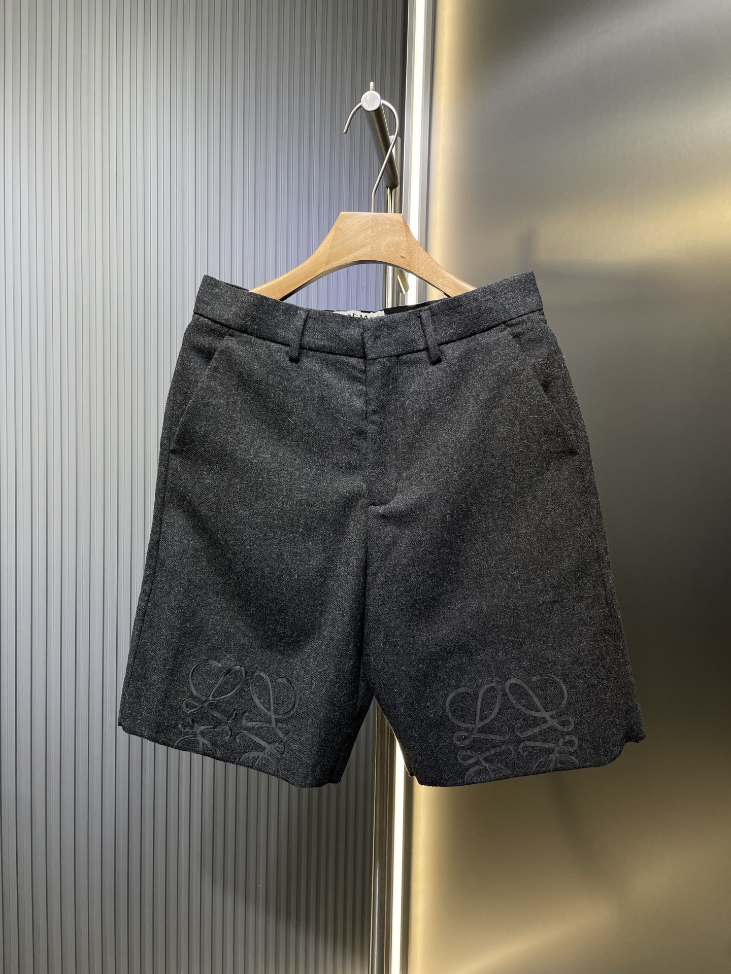 🅿️250 Loewe Anagram 🌟【Réplique de luxe】Short en flanelle, laine mérinos et cachemire sur mesure, confortable et doux,…