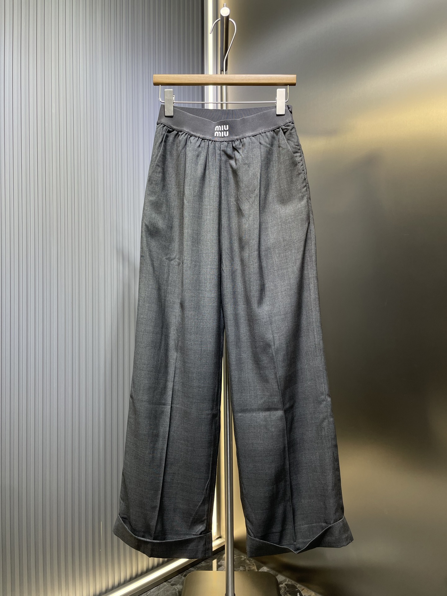 MIU MIU🌟【Réplique de luxe】Pantalon prince de Galles 24SS, développé à partir d'un achat authentique de 14300, tissu ja…